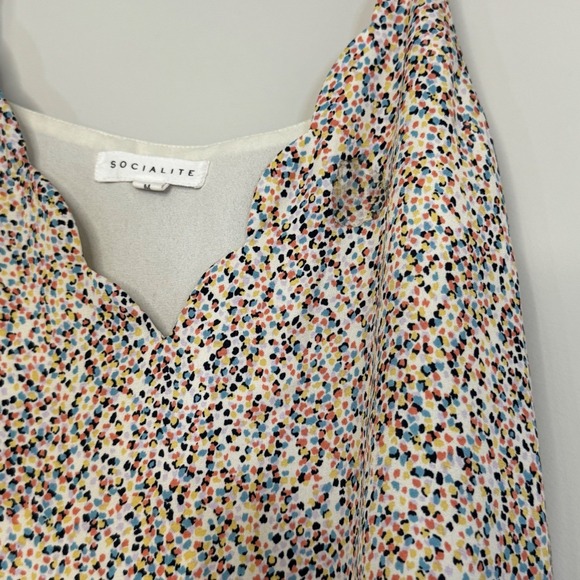 Socialite Confetti Multicolor Dot Print Scalloped V-Neck Camisole Top Size M - Picture 3 of 4